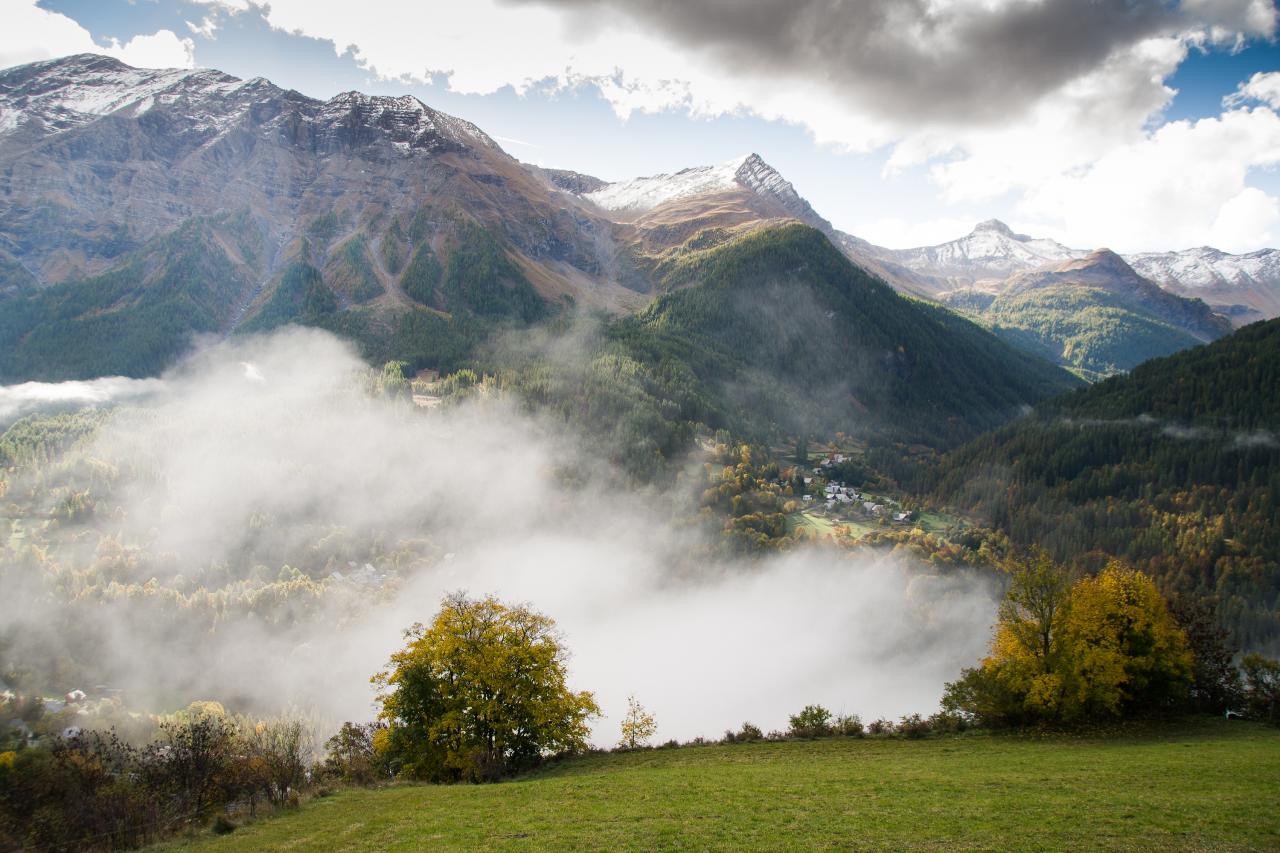 vue sur le village des Audiberts à Orcières