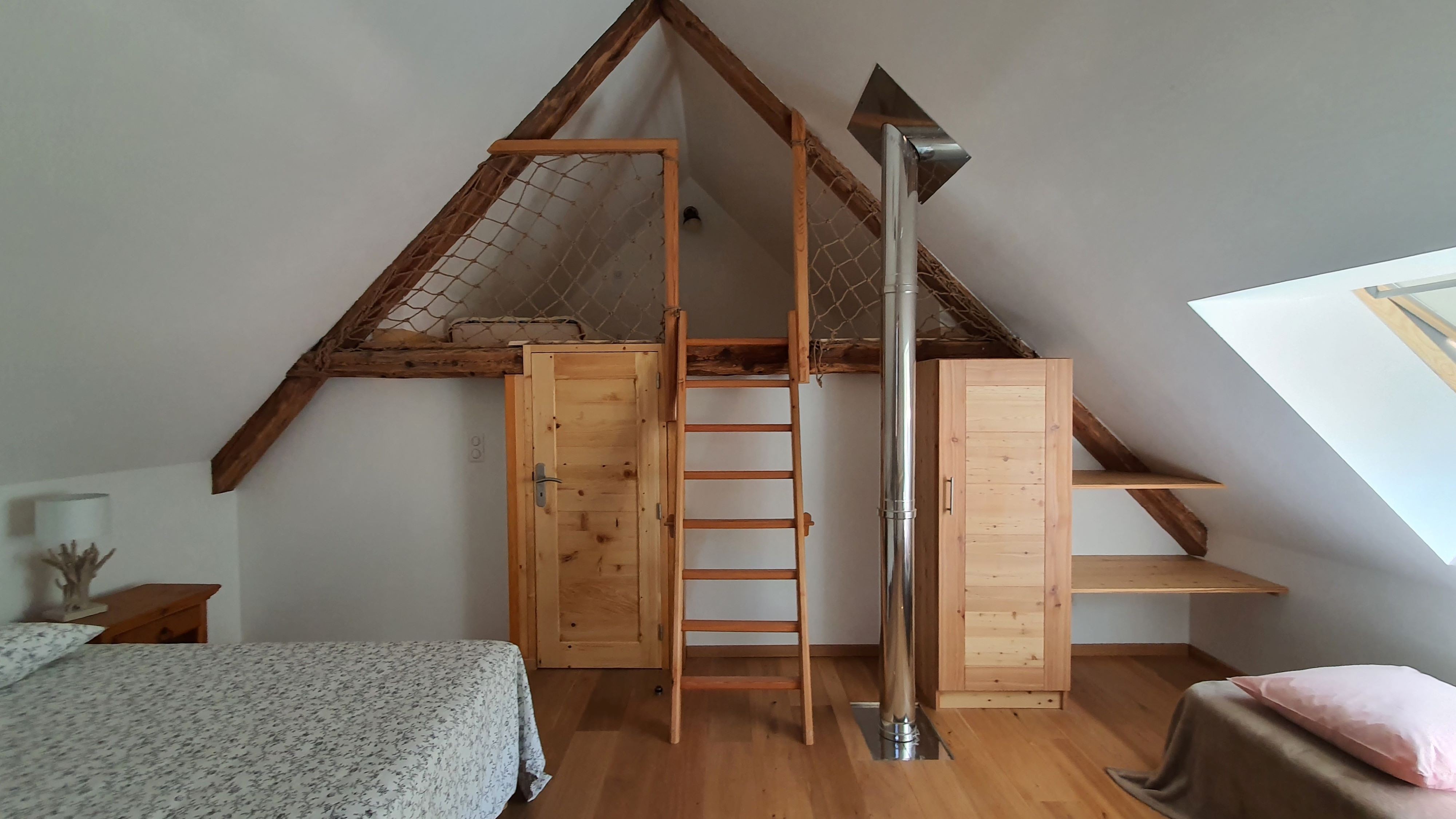 chambre mezzanine au 2ème étage  avec 2 lits de  90x200