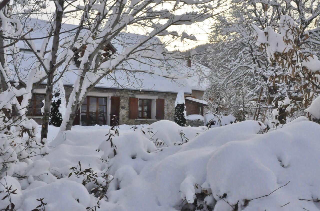 Le chalet sous la neige